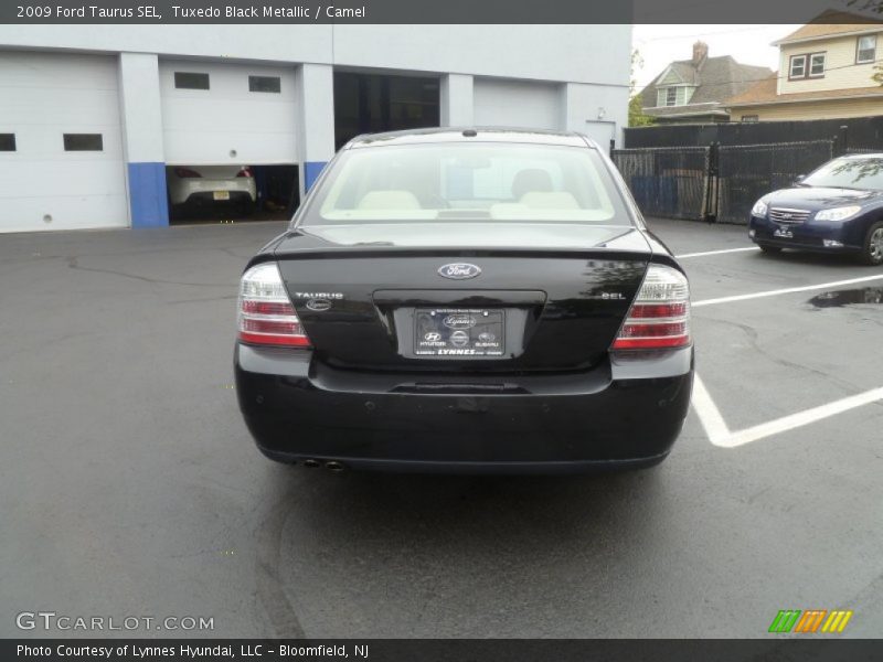 Tuxedo Black Metallic / Camel 2009 Ford Taurus SEL