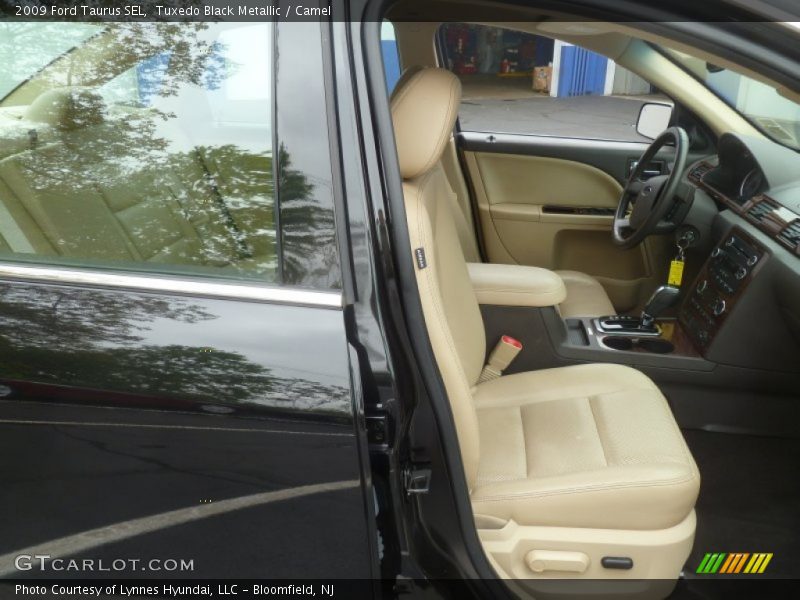 Tuxedo Black Metallic / Camel 2009 Ford Taurus SEL