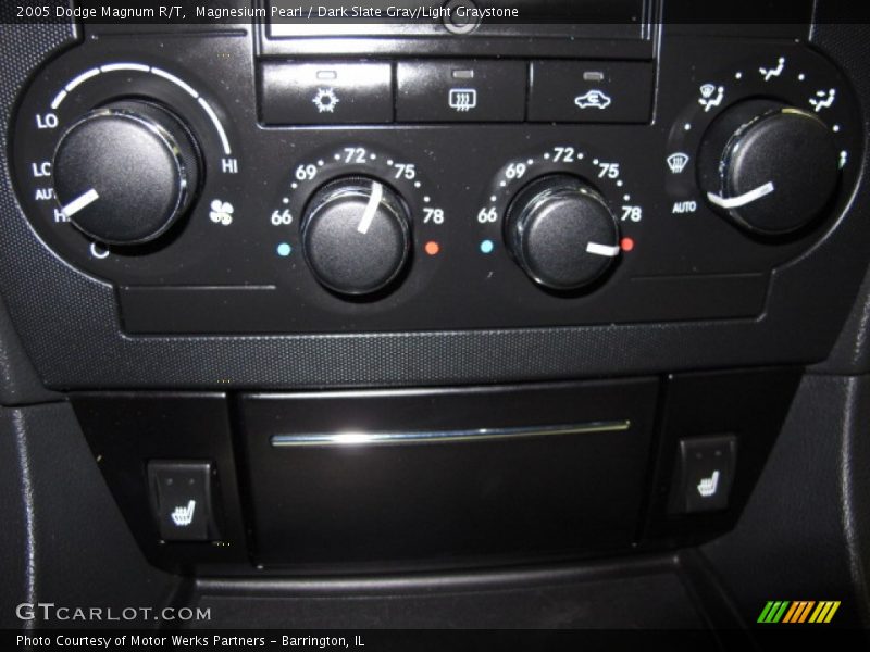 Magnesium Pearl / Dark Slate Gray/Light Graystone 2005 Dodge Magnum R/T