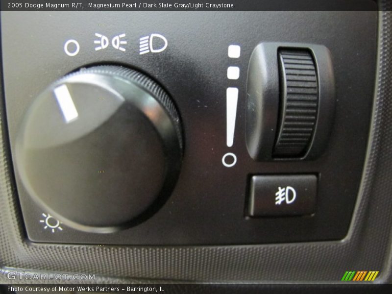 Magnesium Pearl / Dark Slate Gray/Light Graystone 2005 Dodge Magnum R/T