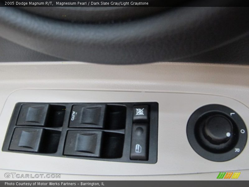 Magnesium Pearl / Dark Slate Gray/Light Graystone 2005 Dodge Magnum R/T