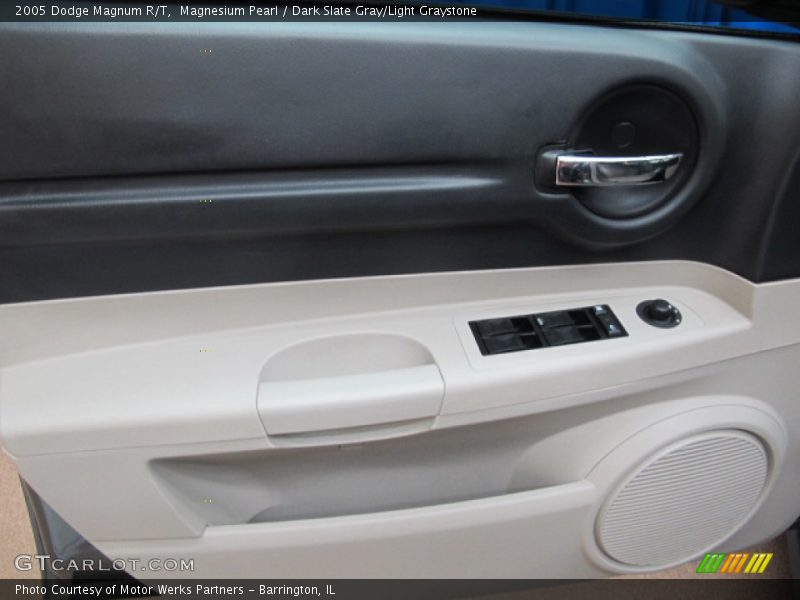 Magnesium Pearl / Dark Slate Gray/Light Graystone 2005 Dodge Magnum R/T