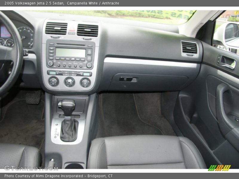 Campanella White / Anthracite 2005 Volkswagen Jetta 2.5 Sedan