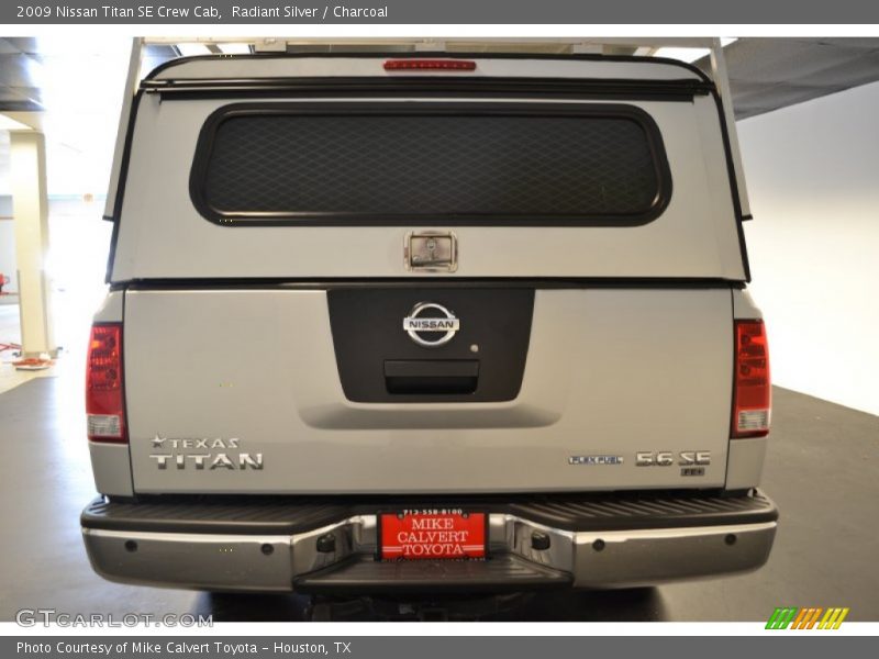 Radiant Silver / Charcoal 2009 Nissan Titan SE Crew Cab