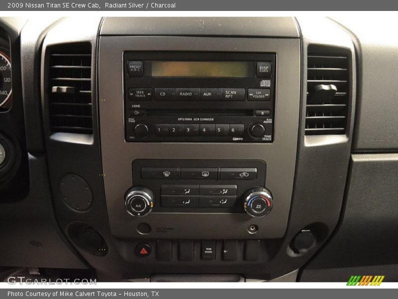 Radiant Silver / Charcoal 2009 Nissan Titan SE Crew Cab