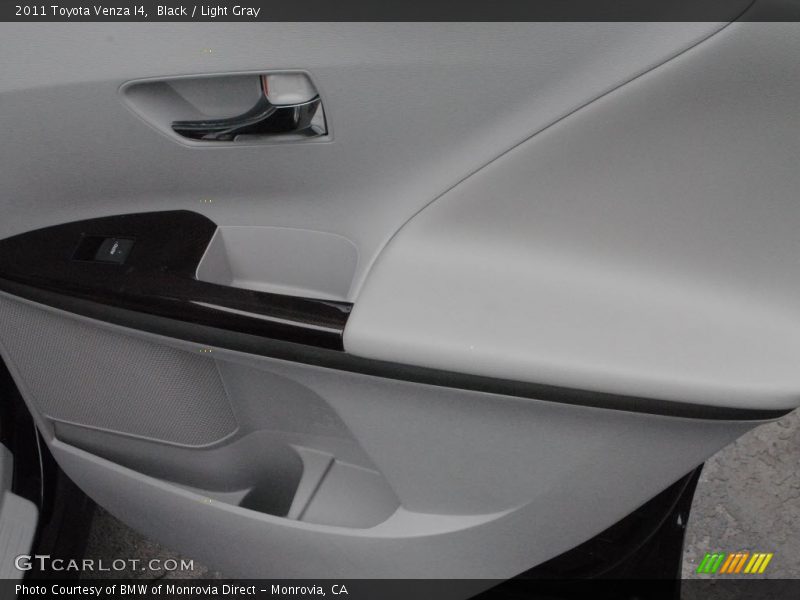 Black / Light Gray 2011 Toyota Venza I4