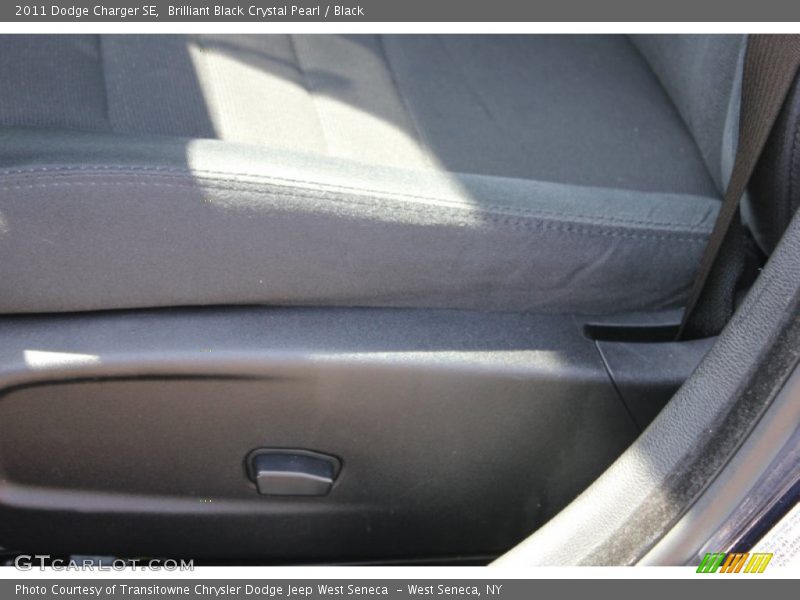 Brilliant Black Crystal Pearl / Black 2011 Dodge Charger SE