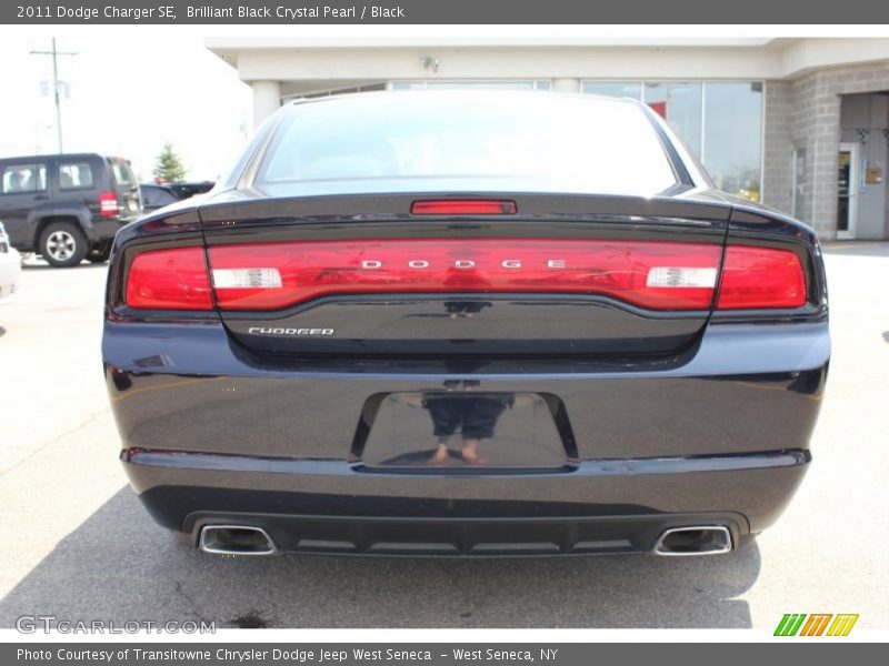 Brilliant Black Crystal Pearl / Black 2011 Dodge Charger SE