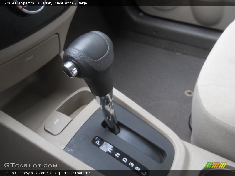 Clear White / Beige 2009 Kia Spectra EX Sedan