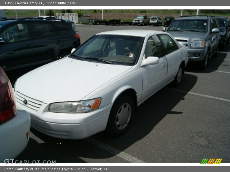 Super White / Oak 1999 Toyota Camry CE