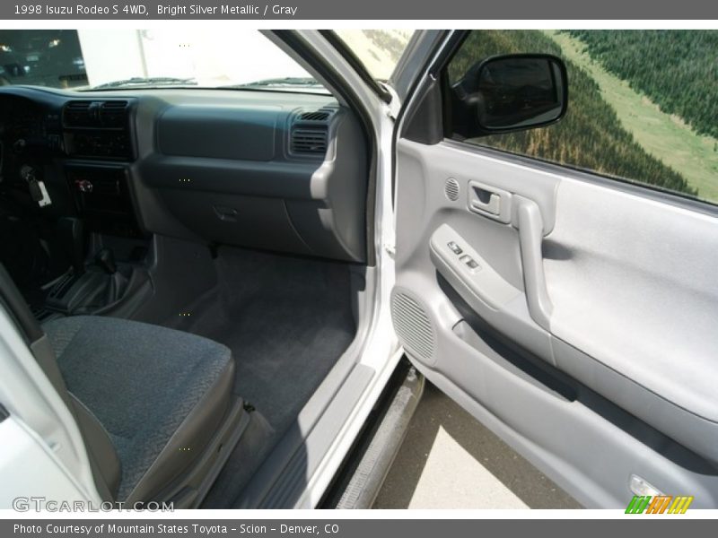 Bright Silver Metallic / Gray 1998 Isuzu Rodeo S 4WD