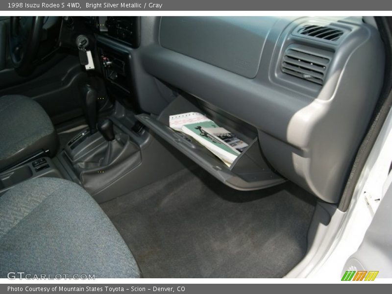Bright Silver Metallic / Gray 1998 Isuzu Rodeo S 4WD