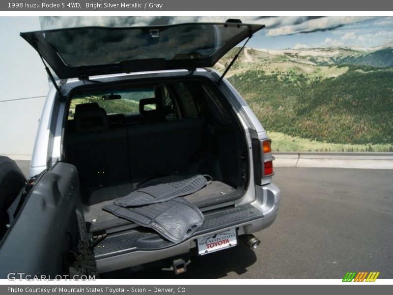 Bright Silver Metallic / Gray 1998 Isuzu Rodeo S 4WD