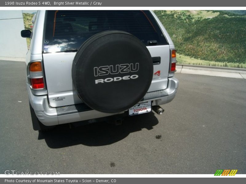 Bright Silver Metallic / Gray 1998 Isuzu Rodeo S 4WD