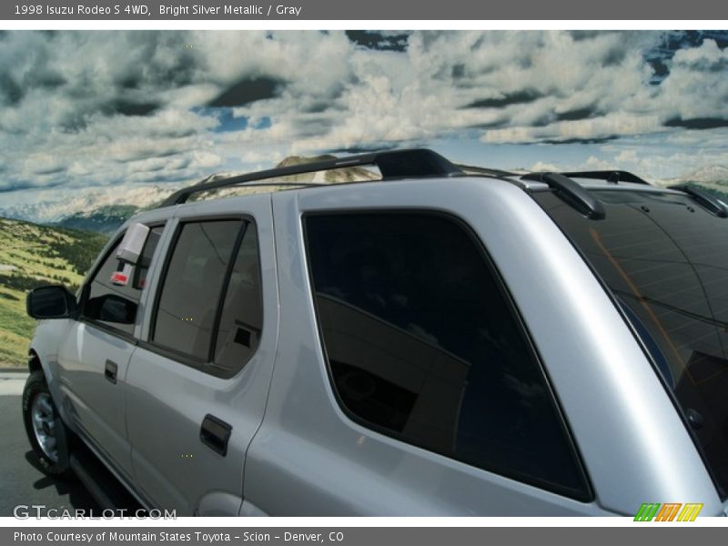 Bright Silver Metallic / Gray 1998 Isuzu Rodeo S 4WD