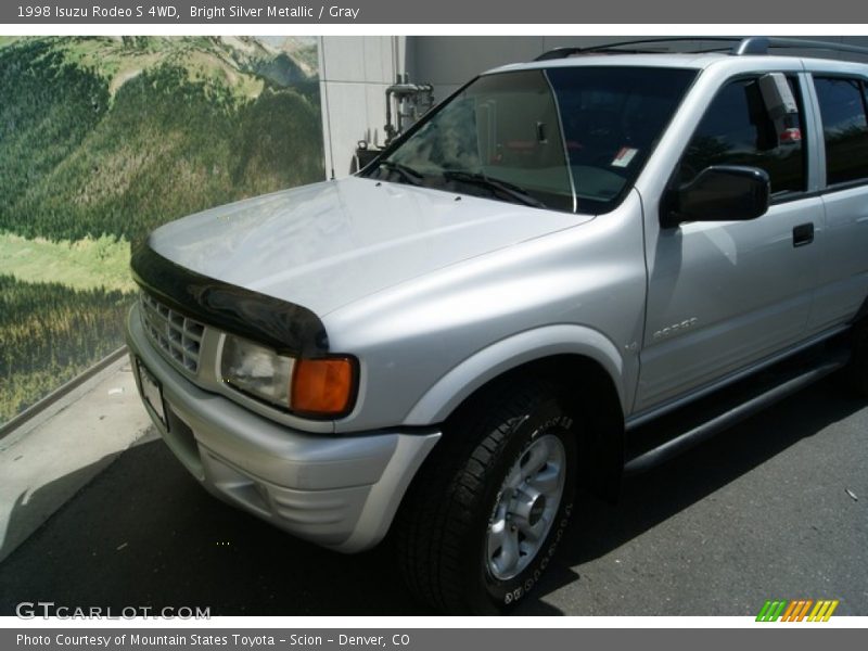 Bright Silver Metallic / Gray 1998 Isuzu Rodeo S 4WD