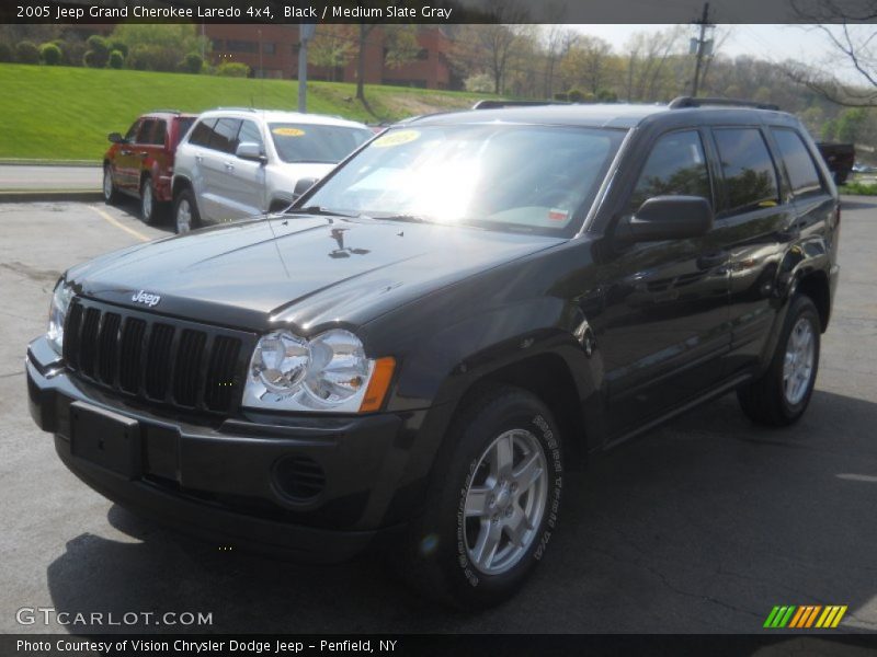 Black / Medium Slate Gray 2005 Jeep Grand Cherokee Laredo 4x4