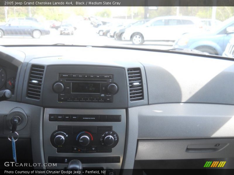 Black / Medium Slate Gray 2005 Jeep Grand Cherokee Laredo 4x4