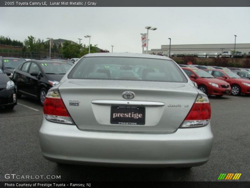 Lunar Mist Metallic / Gray 2005 Toyota Camry LE