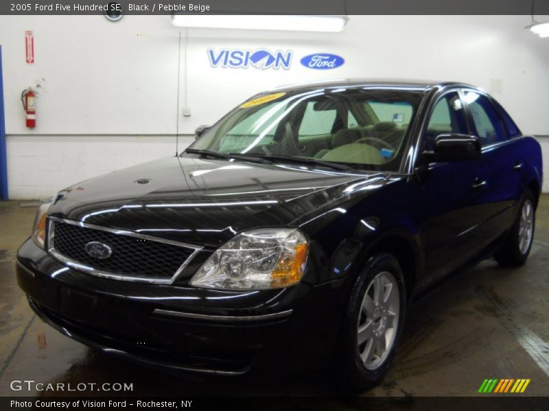 Black / Pebble Beige 2005 Ford Five Hundred SE