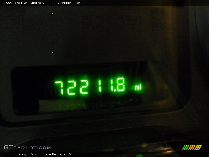 Black / Pebble Beige 2005 Ford Five Hundred SE