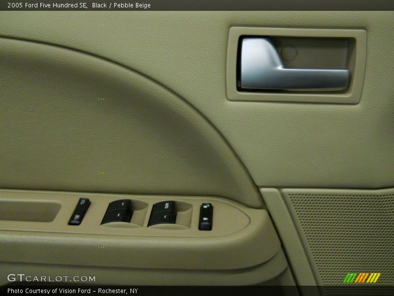 Black / Pebble Beige 2005 Ford Five Hundred SE