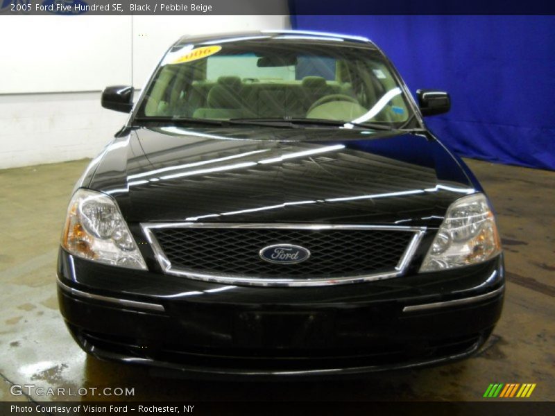 Black / Pebble Beige 2005 Ford Five Hundred SE