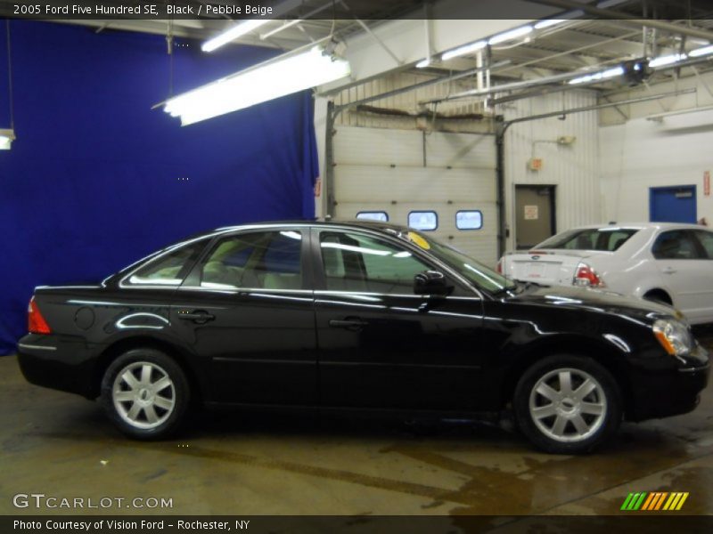 Black / Pebble Beige 2005 Ford Five Hundred SE