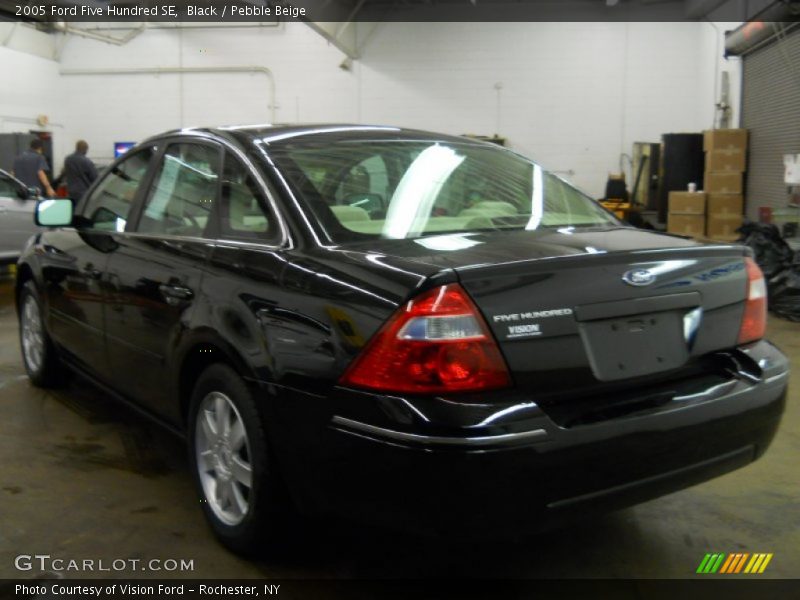 Black / Pebble Beige 2005 Ford Five Hundred SE