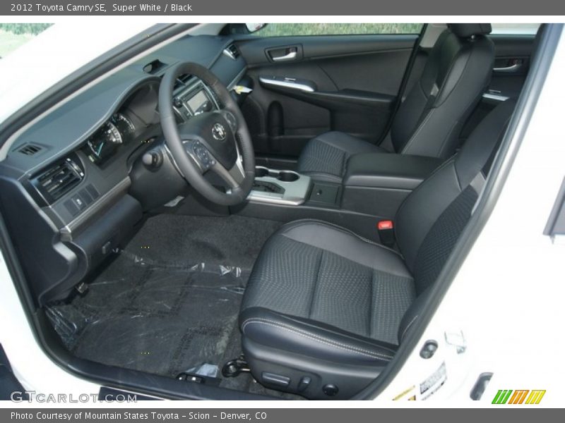 Super White / Black 2012 Toyota Camry SE