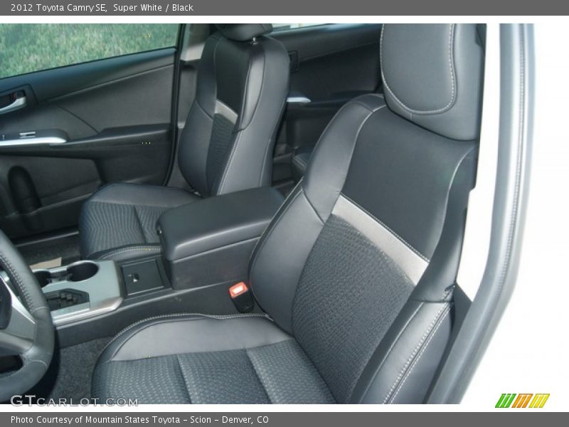 Super White / Black 2012 Toyota Camry SE