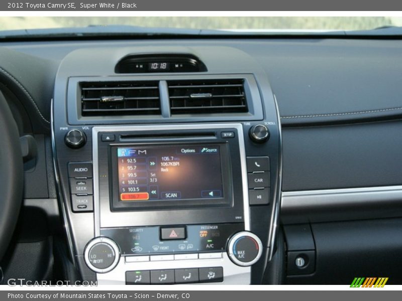 Super White / Black 2012 Toyota Camry SE