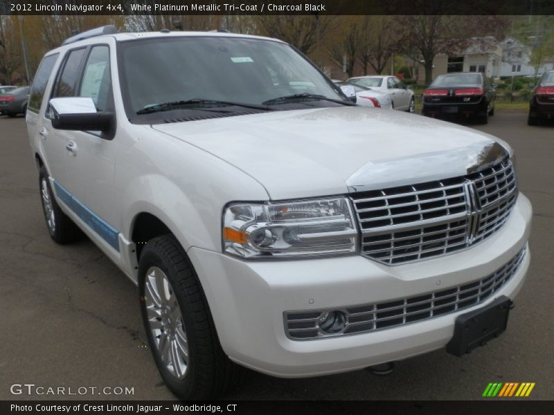 Front 3/4 View of 2012 Navigator 4x4