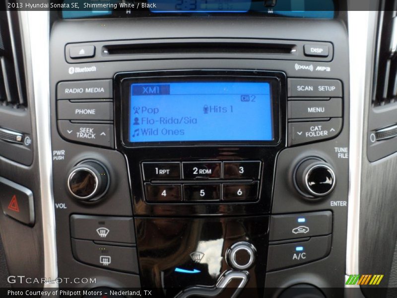 Shimmering White / Black 2013 Hyundai Sonata SE