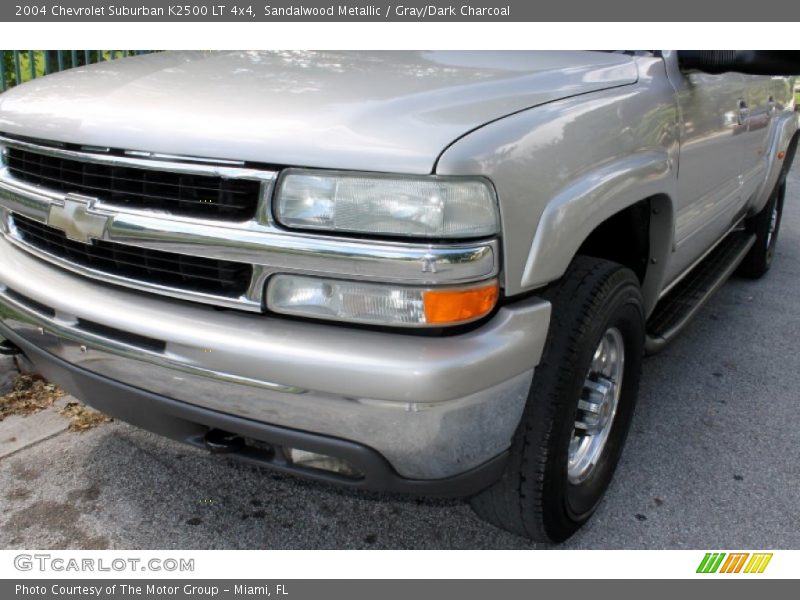 Sandalwood Metallic / Gray/Dark Charcoal 2004 Chevrolet Suburban K2500 LT 4x4