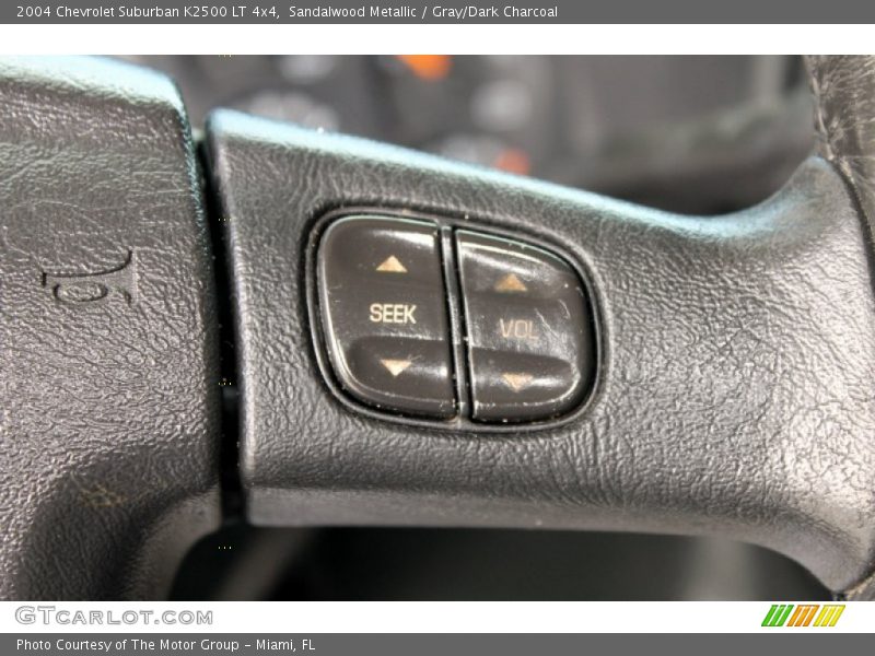 Controls of 2004 Suburban K2500 LT 4x4