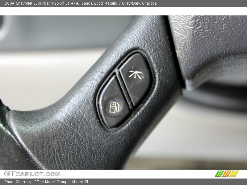 Controls of 2004 Suburban K2500 LT 4x4