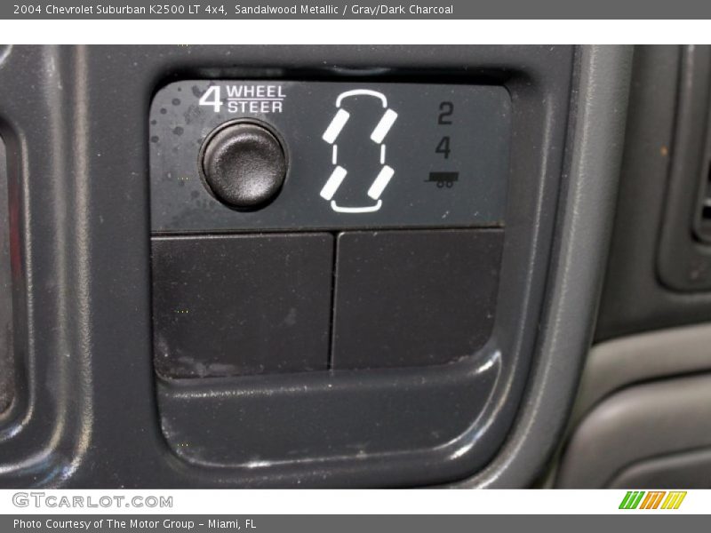 Controls of 2004 Suburban K2500 LT 4x4