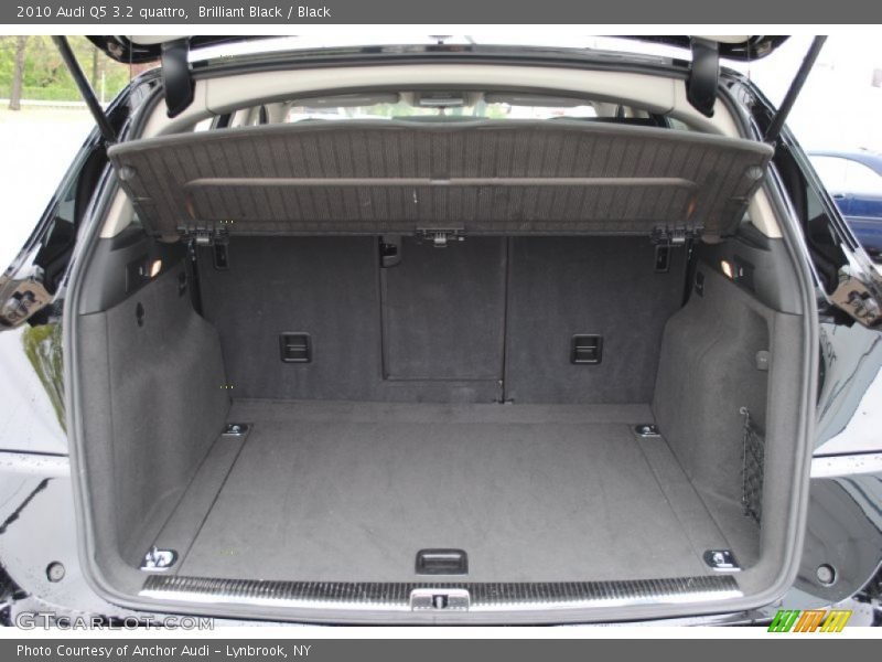 Brilliant Black / Black 2010 Audi Q5 3.2 quattro