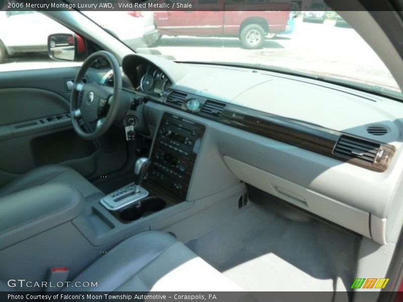 Dashboard of 2006 Montego Luxury AWD