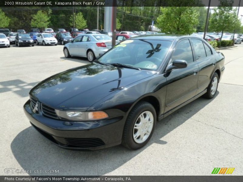 Front 3/4 View of 2003 Galant DE