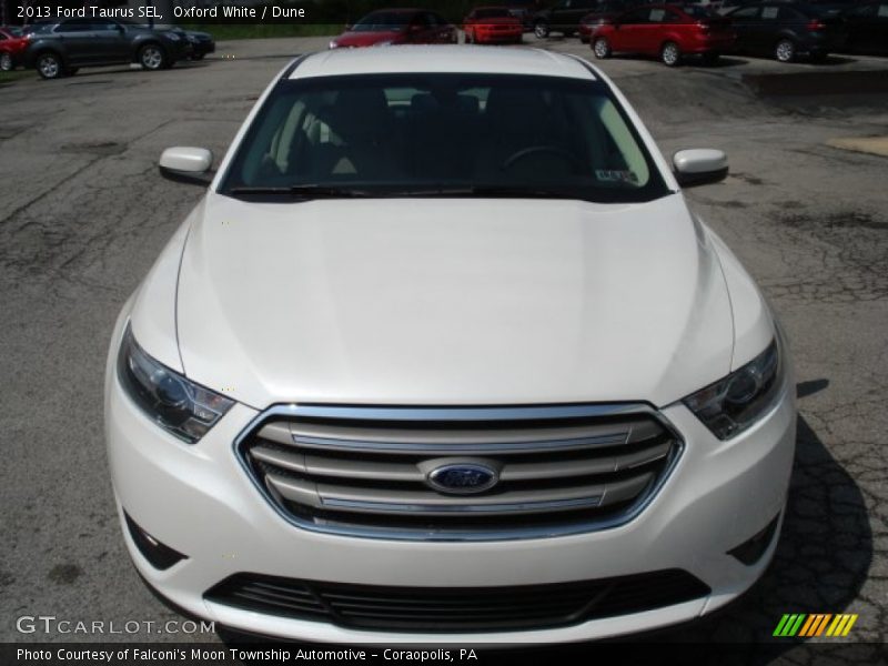 Oxford White / Dune 2013 Ford Taurus SEL