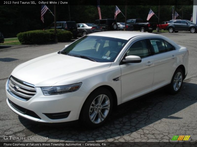 Oxford White / Dune 2013 Ford Taurus SEL