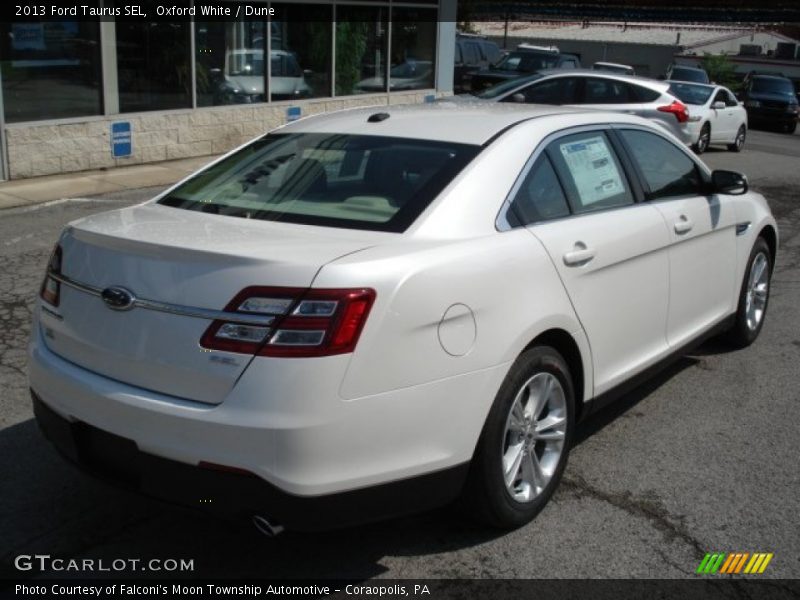 Oxford White / Dune 2013 Ford Taurus SEL
