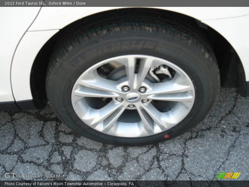 Oxford White / Dune 2013 Ford Taurus SEL