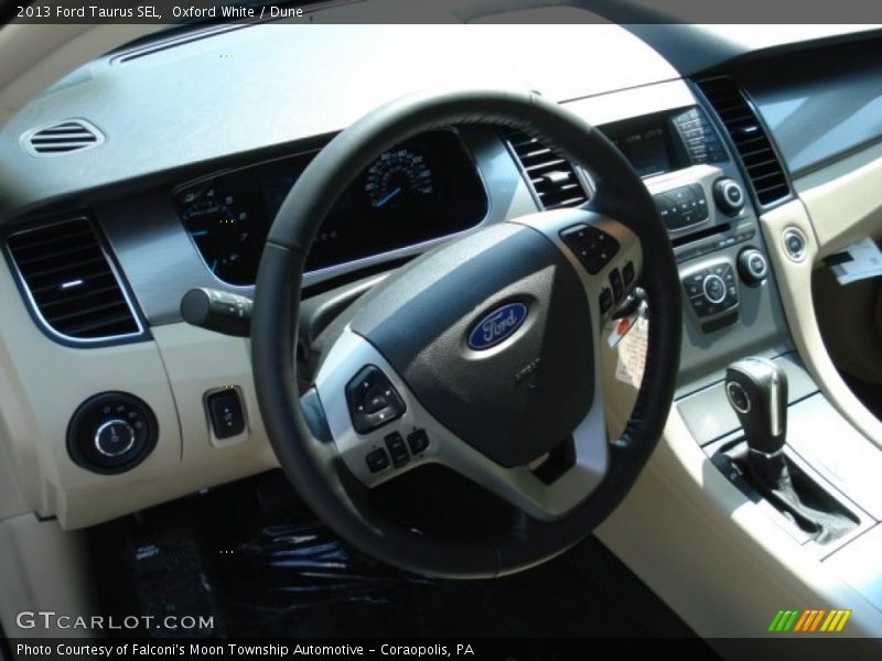 Oxford White / Dune 2013 Ford Taurus SEL