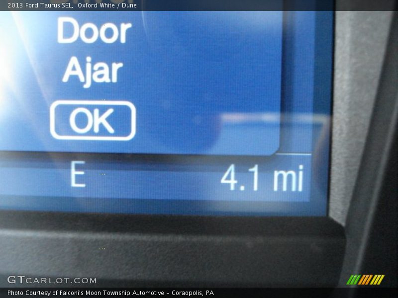 Oxford White / Dune 2013 Ford Taurus SEL
