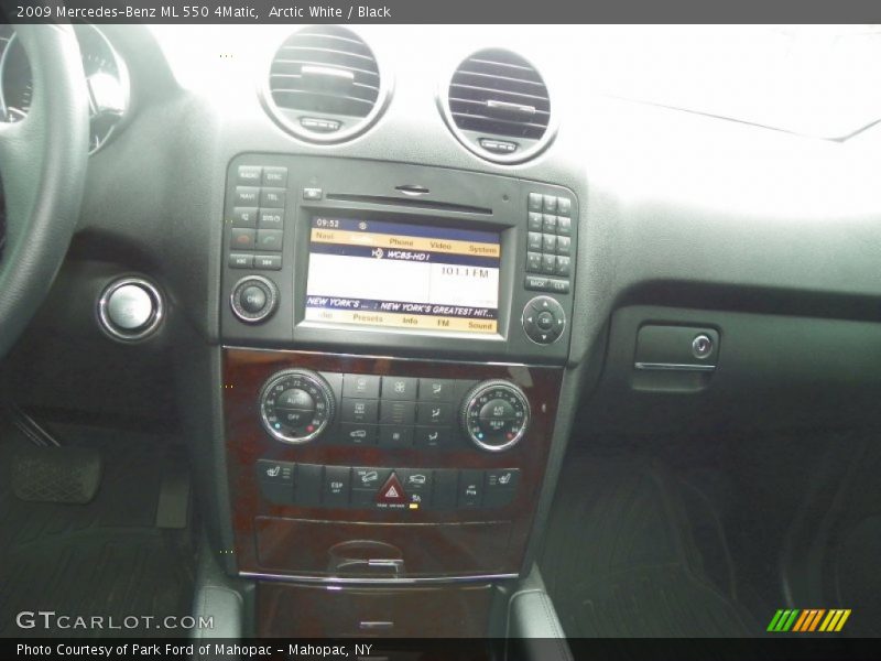 Arctic White / Black 2009 Mercedes-Benz ML 550 4Matic