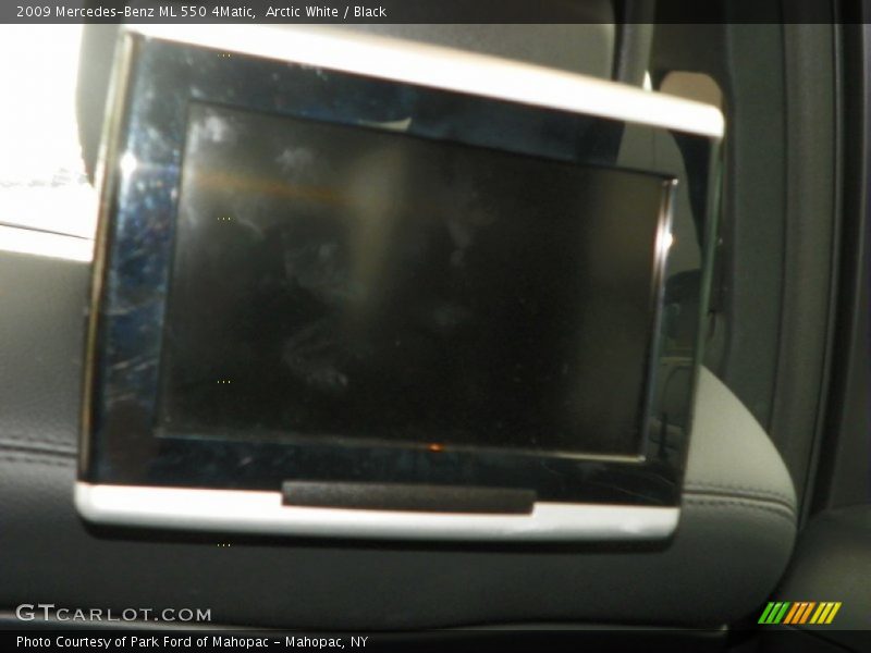 Arctic White / Black 2009 Mercedes-Benz ML 550 4Matic