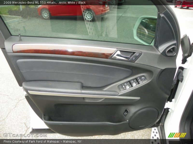 Arctic White / Black 2009 Mercedes-Benz ML 550 4Matic